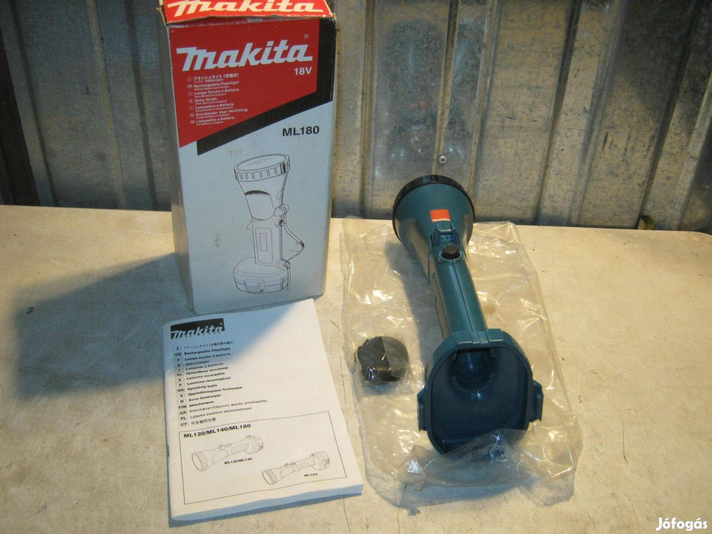 Makita ML180 akkus lámpa akku és töltő nélkül