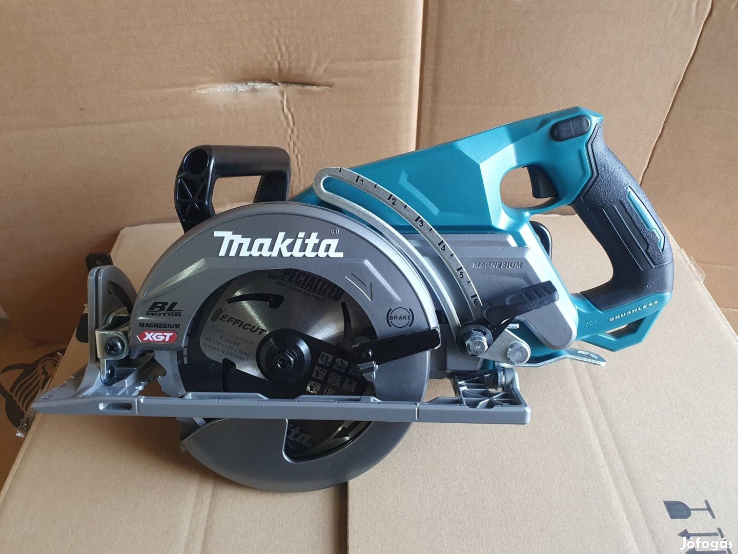 Makita RS001GZ 40V Max Akkumulátoros Kézi Körfűrész 