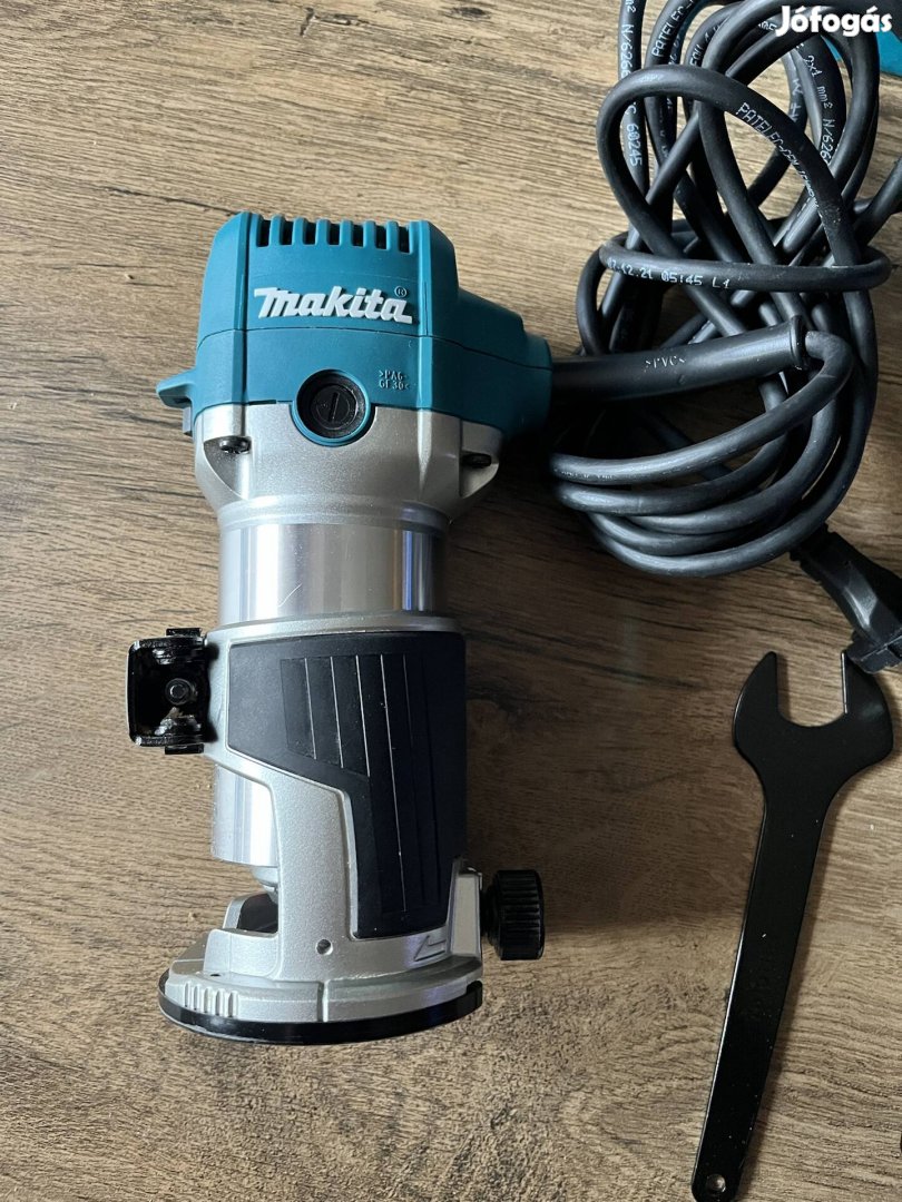 Makita RT0702C élmaró / felsőmaró