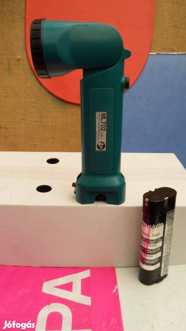 Makita akkumulátoros lámpa, újonnan, törhető fej, magas
