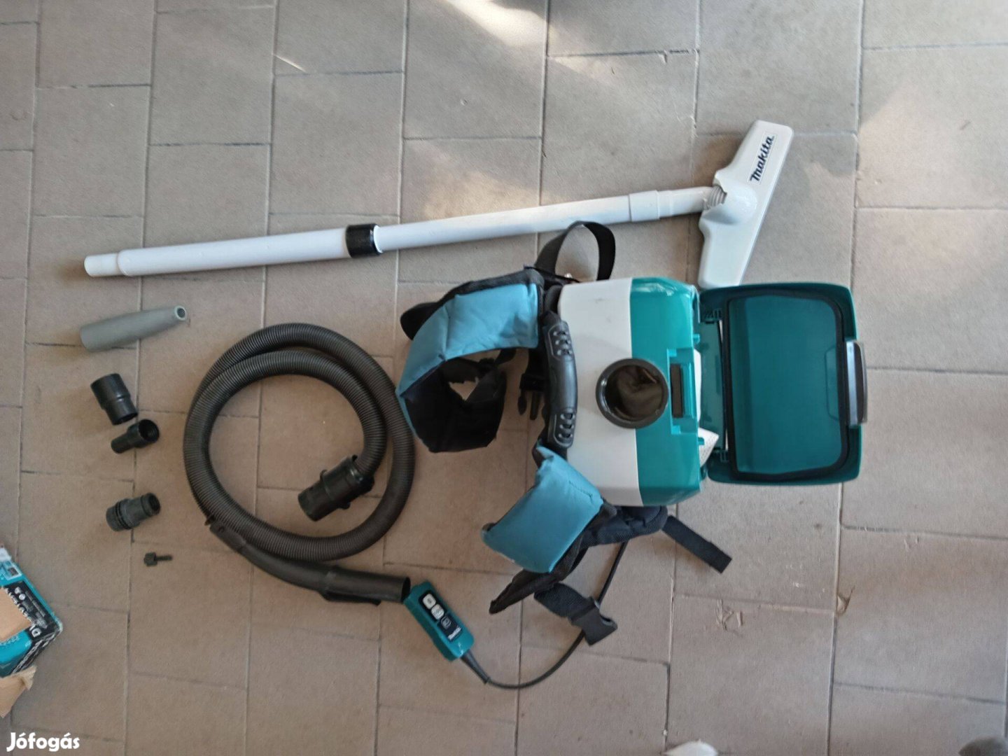 Makita akkus 2x18V porszívó