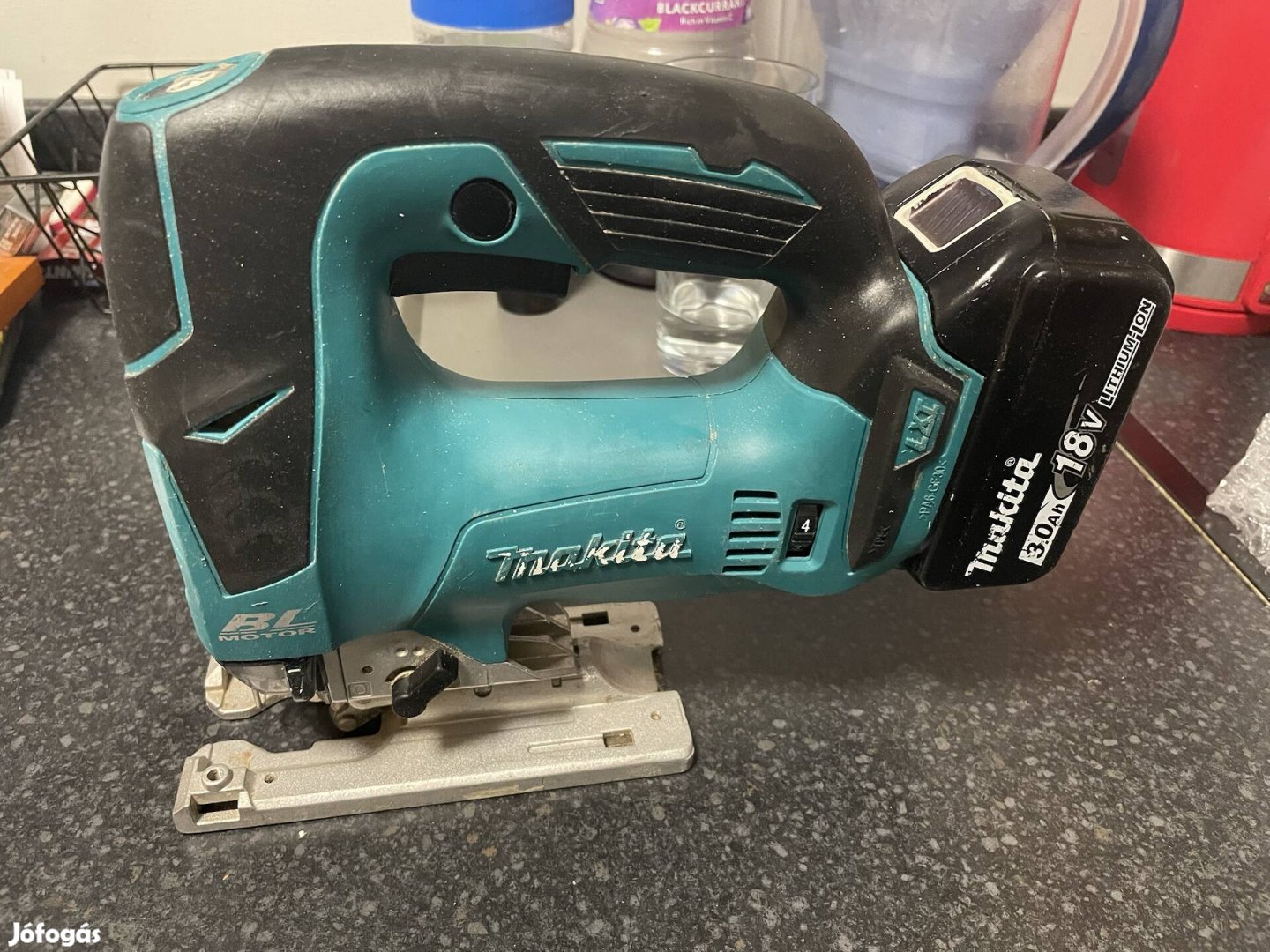 Makita brushless dekopírfűrész +akku eladó