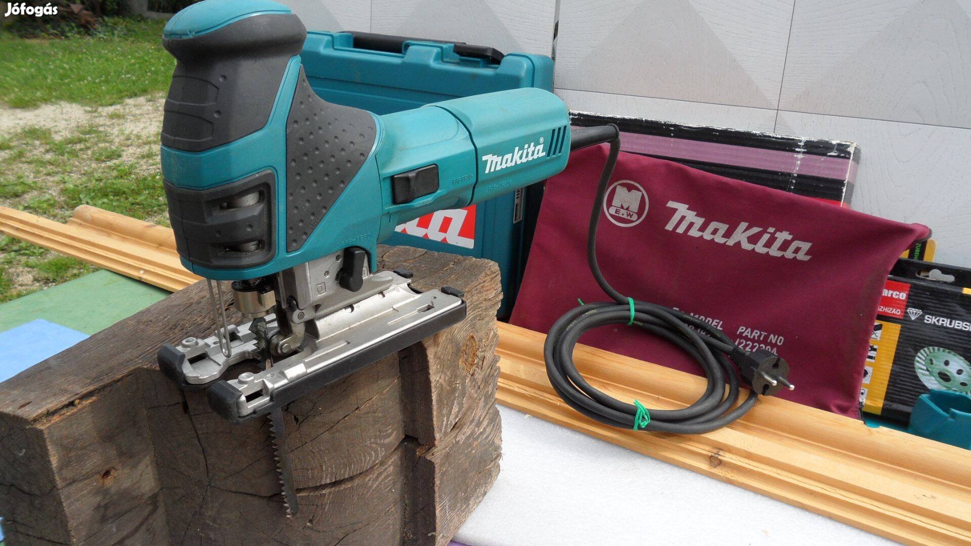 Makita dekopír fűrész szúrófűrész 735 W fordszab lágyindítás Bosch lap