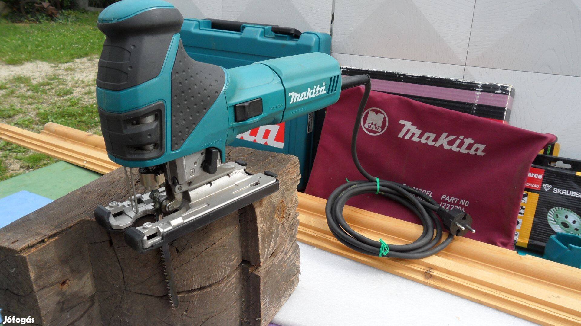 Makita dekopír fűrész szúrófűrész 760 W fordszab lágyindítós Bosch lap