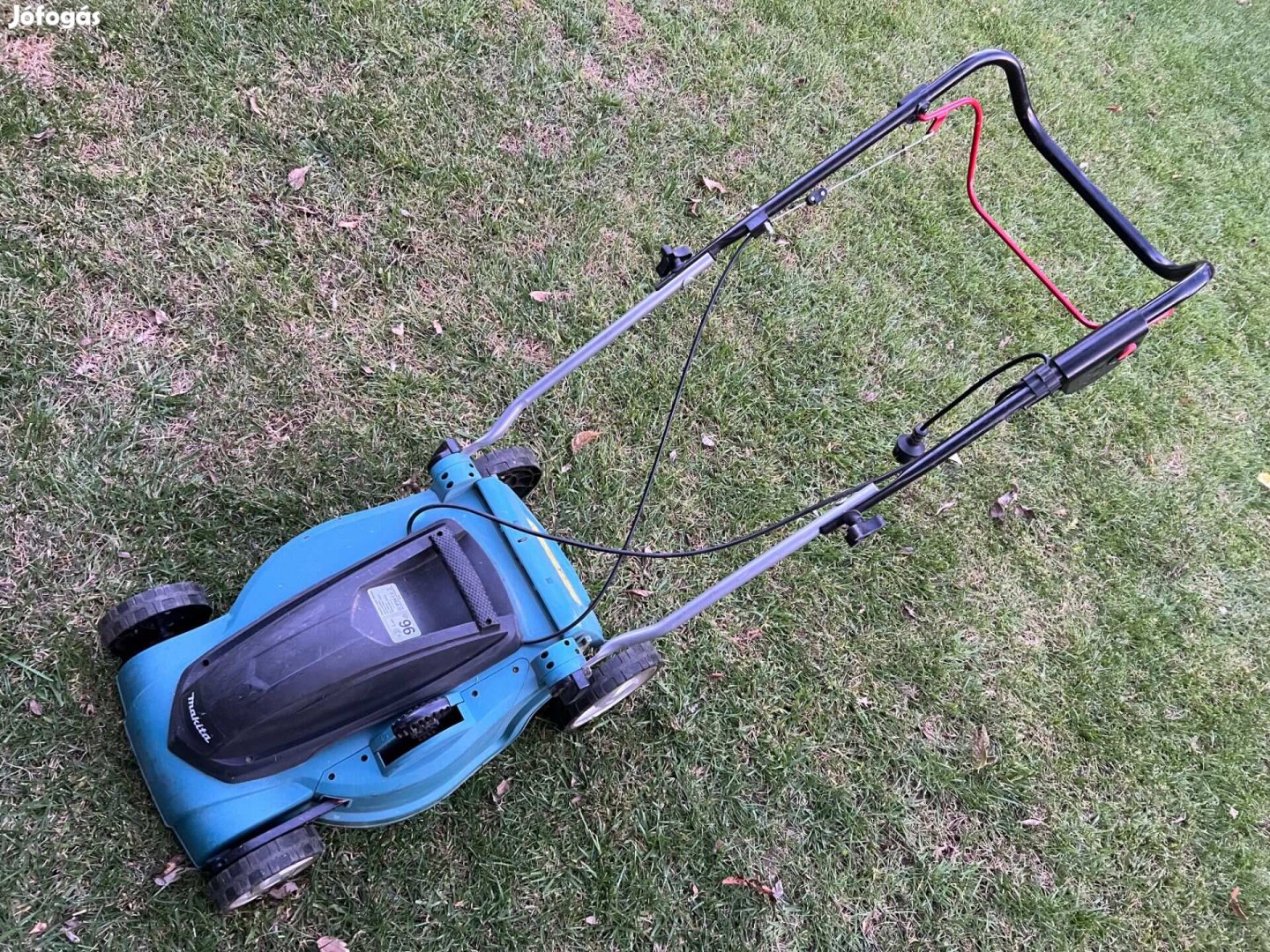 Makita elektromos fűnyíró (38 cm széles)