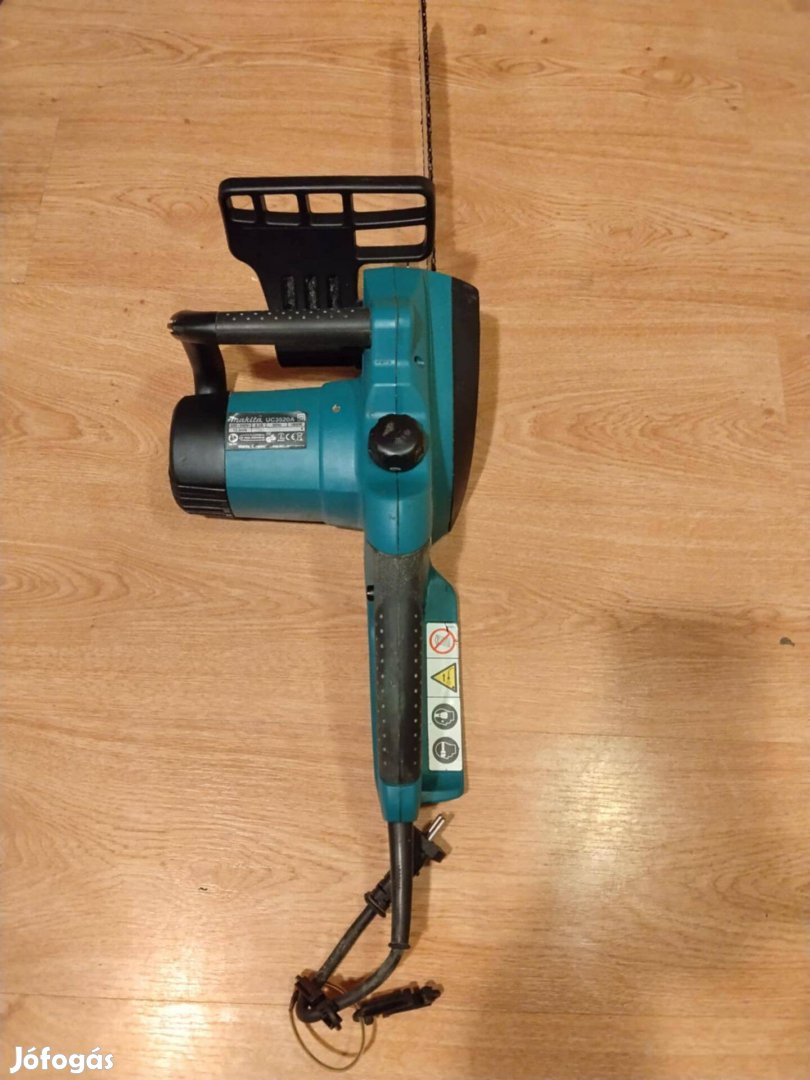 Makita elektromos láncfűrész UC3520A
