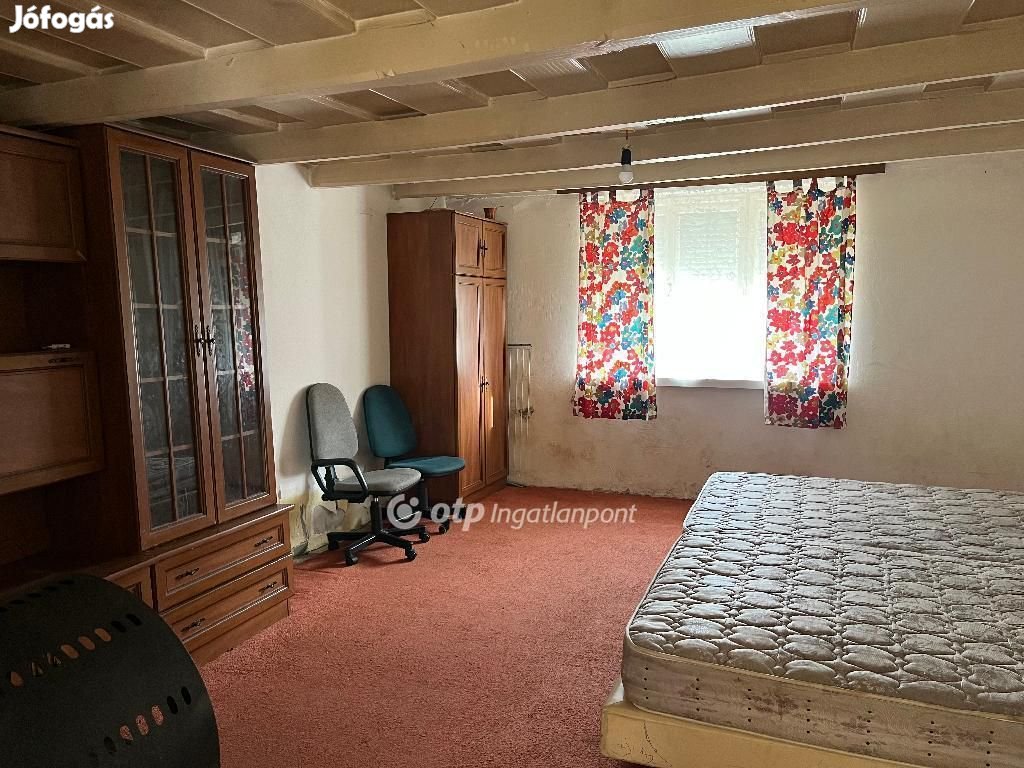 Maklári 70 nm-es ház eladó