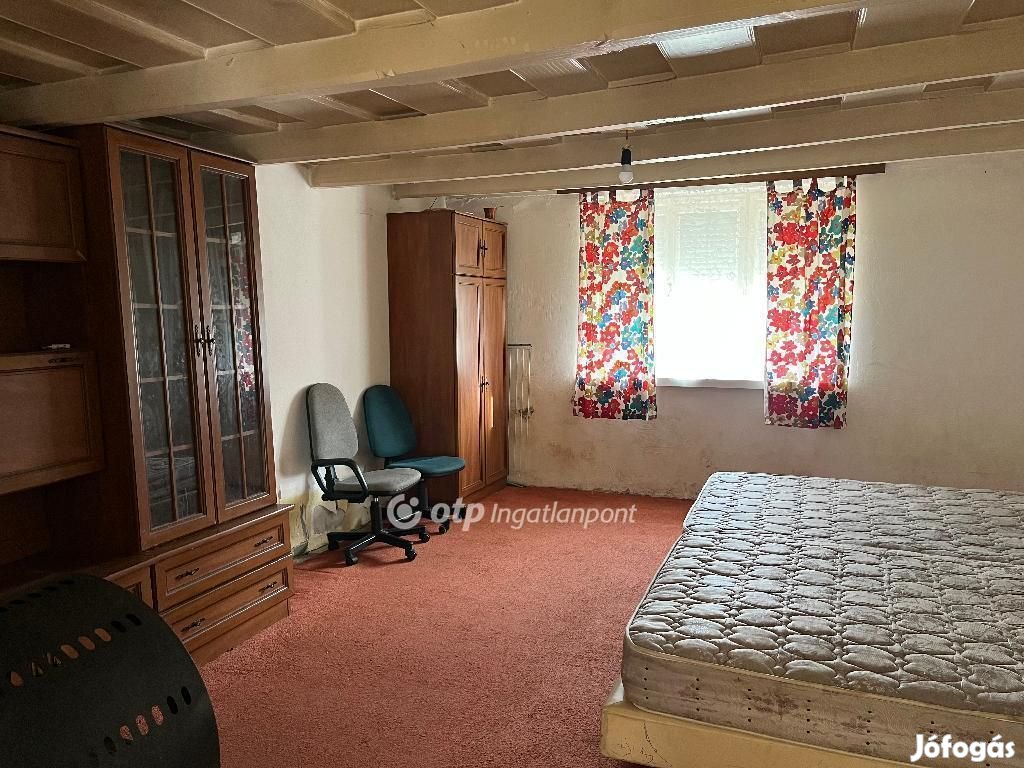 Maklári 70 nm-es ház eladó