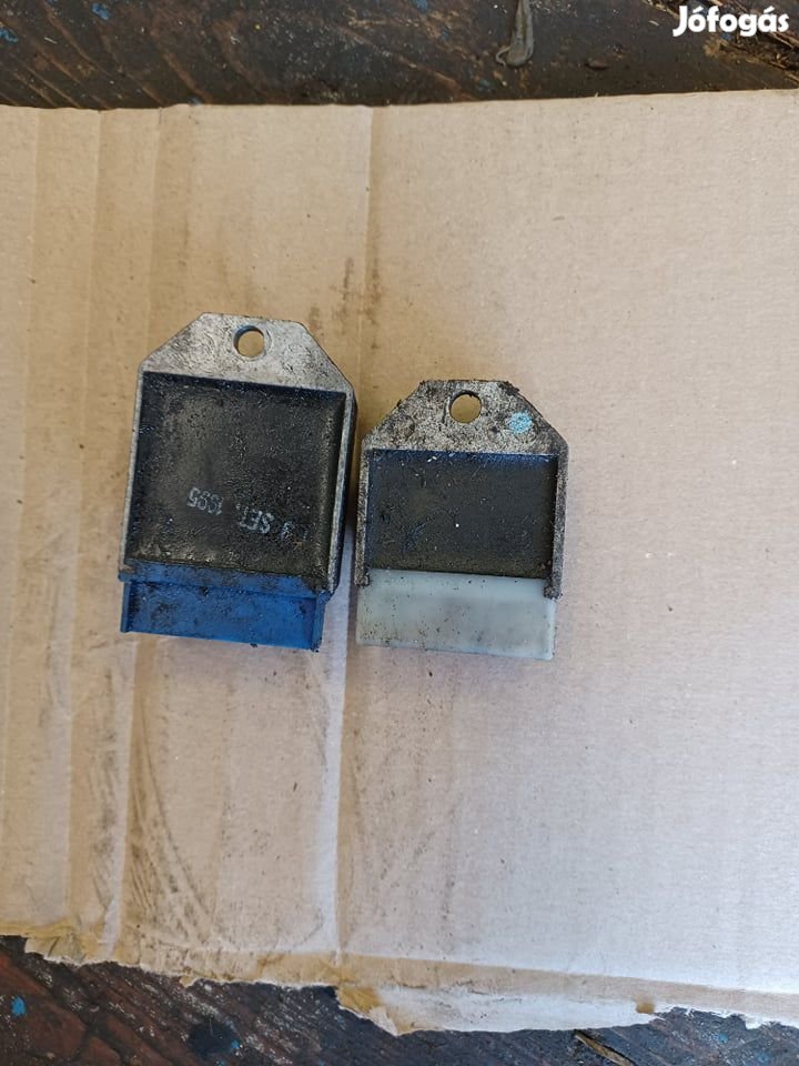 Malaguti F12  F15 feszültség szabályzó