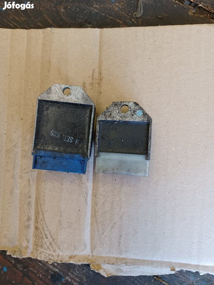 Malaguti F12 F15 feszültség szabályzó