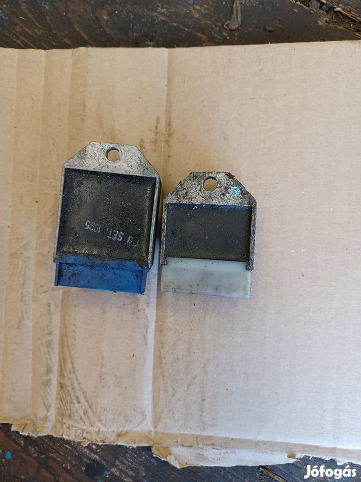 Malaguti F12  F15 feszültség szabályzó