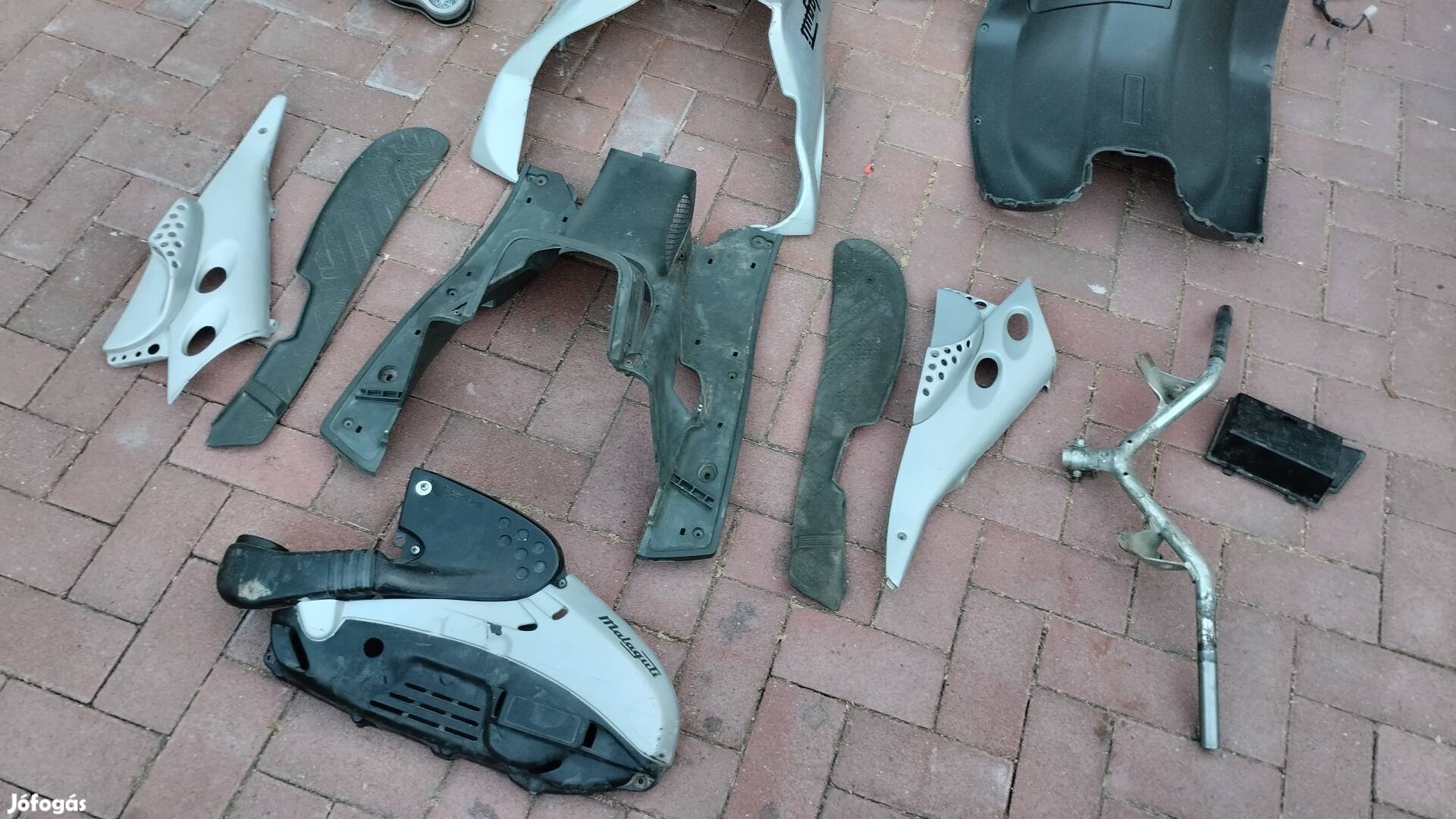 Malaguti F15 alkatrészek eladók 