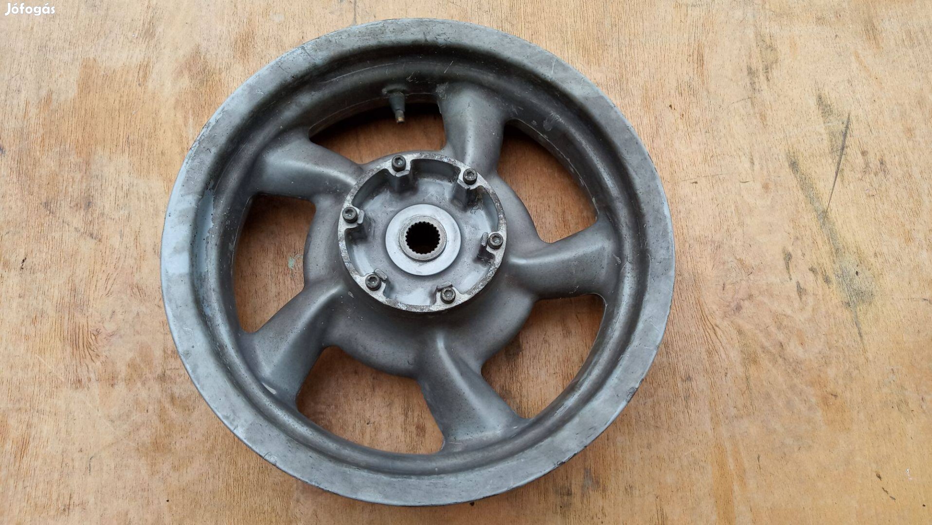 Malaguti Madison K 400 hátsó felni