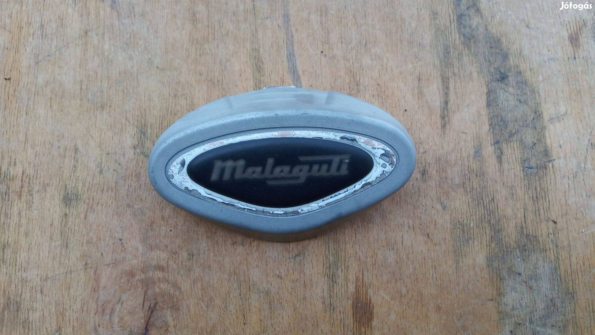 Malaguti Madison K 400 kormányidom közép