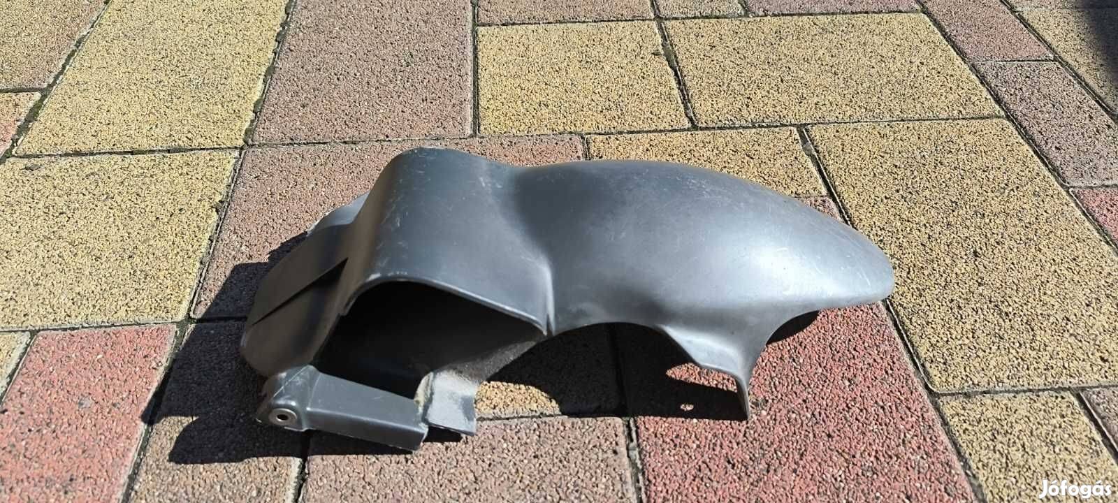 Malaguti f12 100 keréken lévő sárvédő