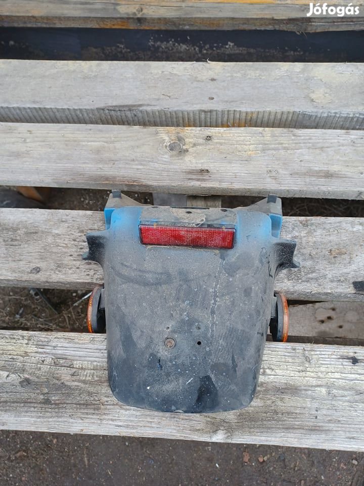 Malaguti f12 hátsó sárvédő