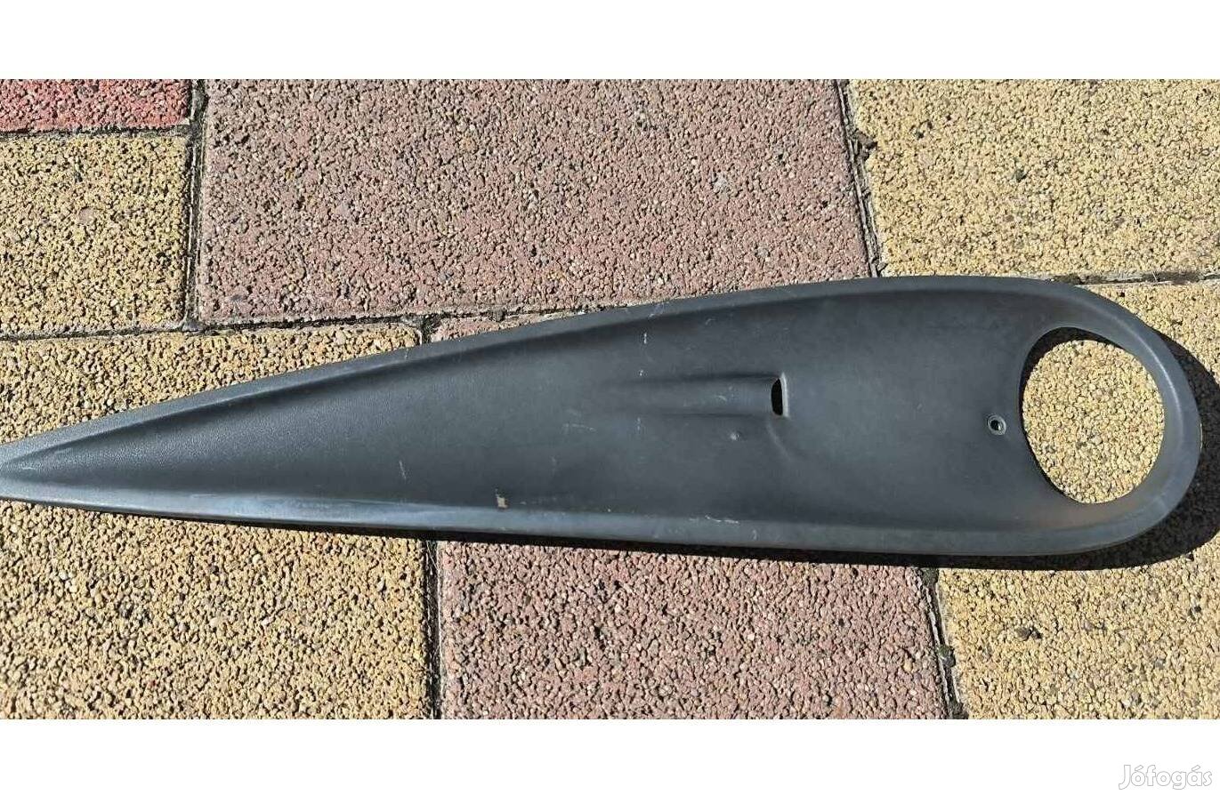 Malaguti f12 ülés alatti idombetét jobb