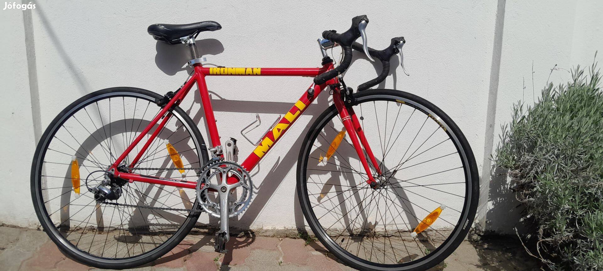 Mali Ironman kiváló állapotban lévő országúti versenykerékpár