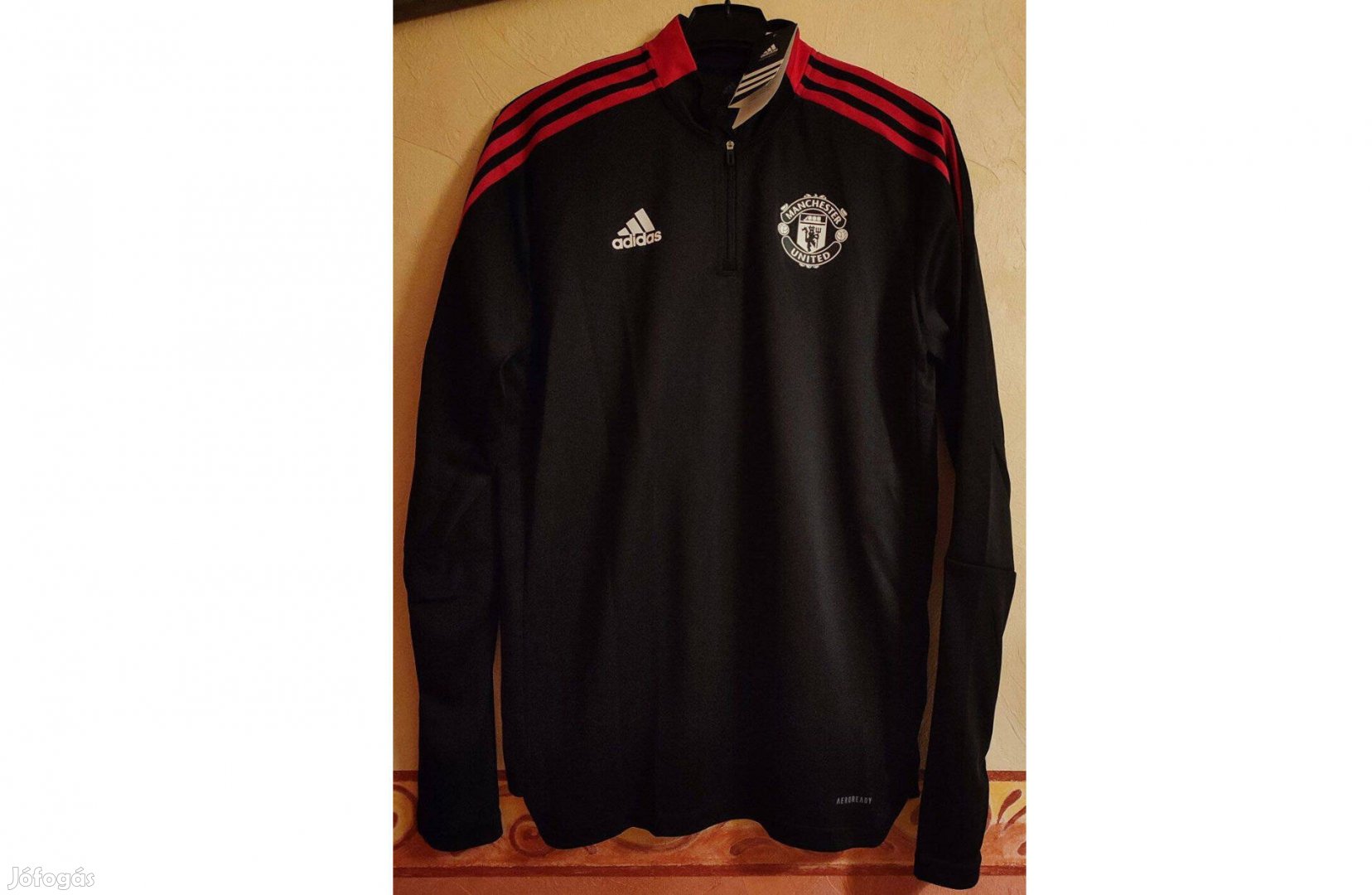 Manchester United eredeti adidas cipzáras nyakú fekete felső (M)