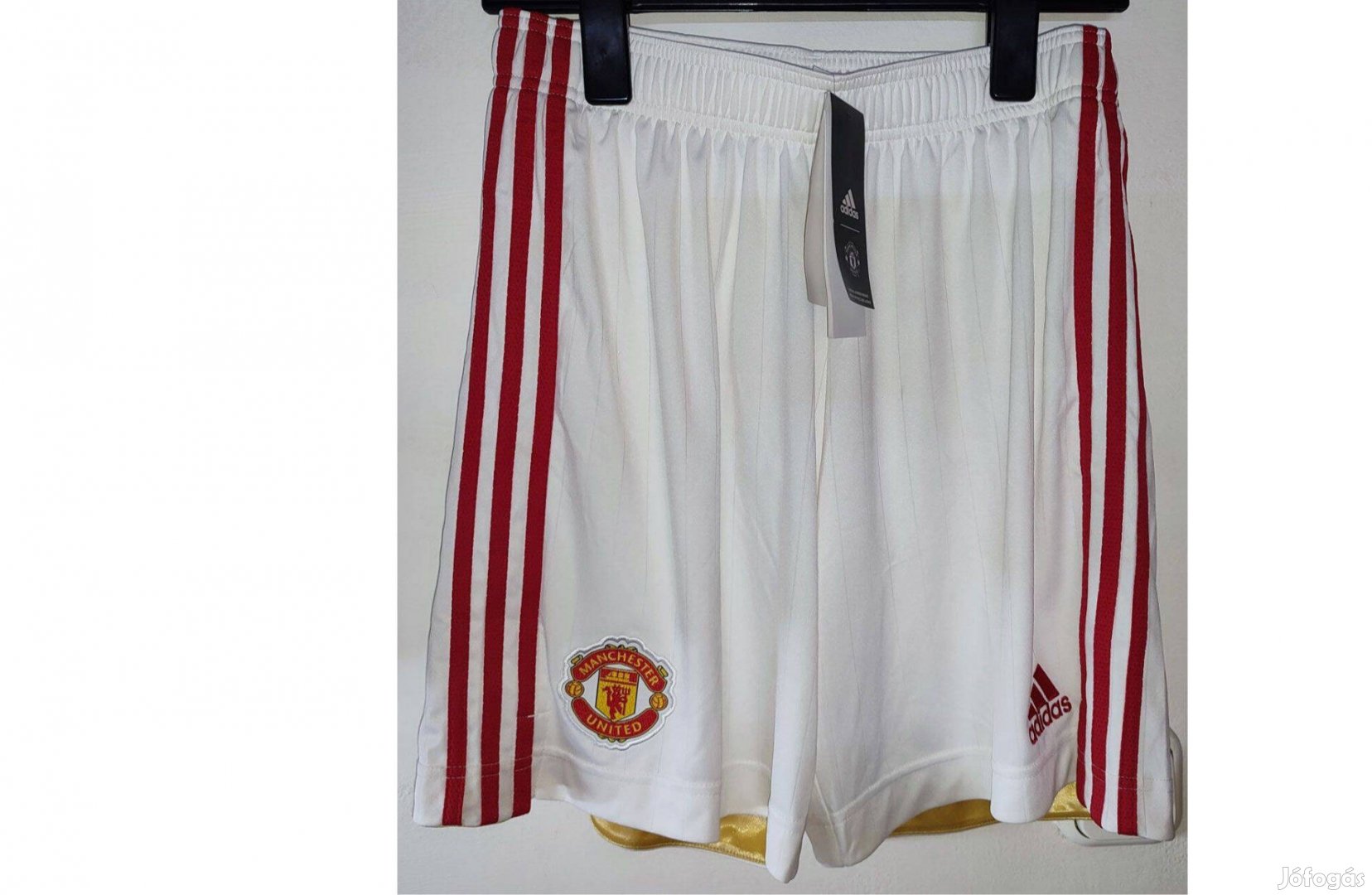 Manchester United eredeti adidas fehér piros arany rövid nadrág (M-es