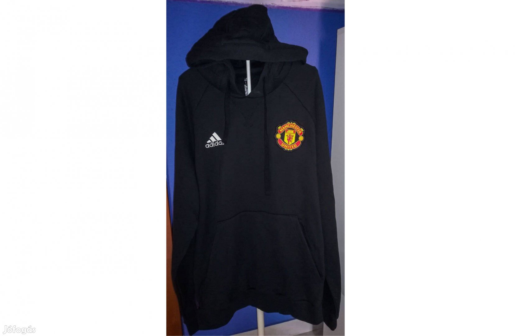 Manchester United eredeti adidas fekete kapucnis L-es pulóver