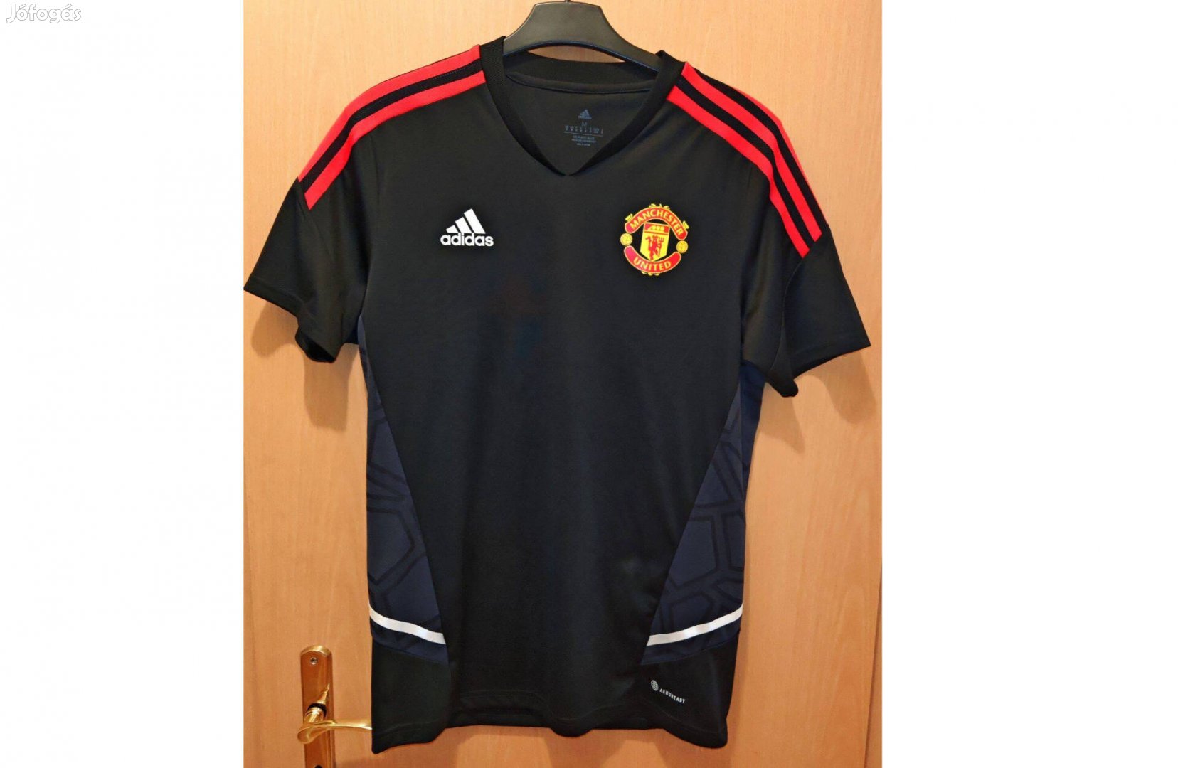 Manchester United eredeti adidas fekete piros 2022-23 edzőmez (M-es)
