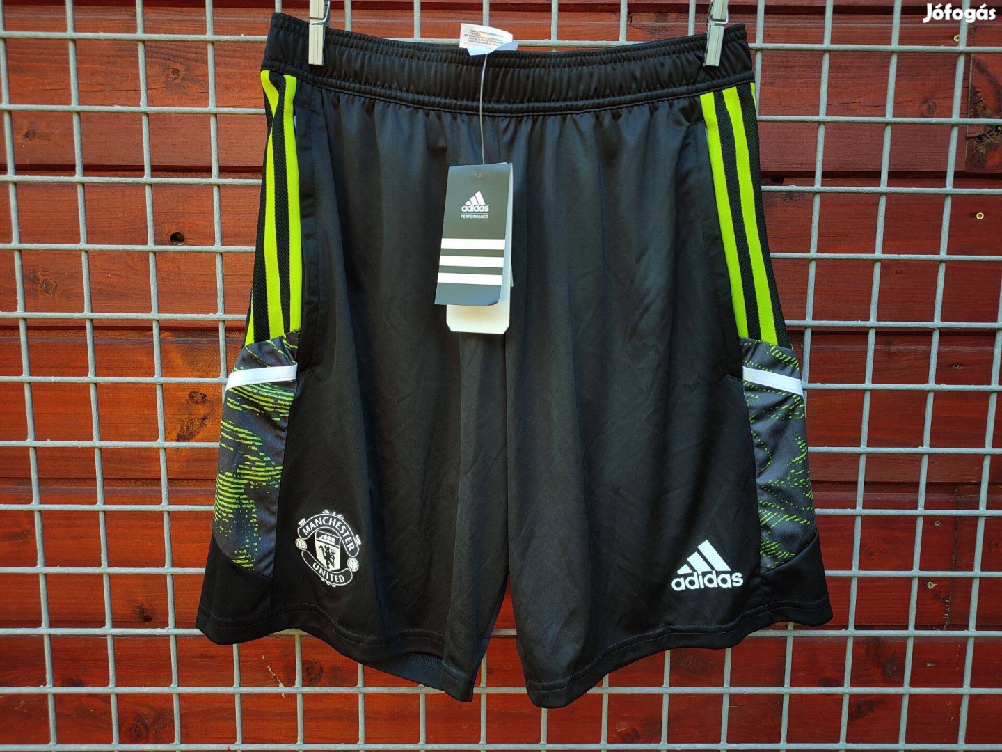 Manchester United eredeti adidas fekete zöld rövid nadrág M-es