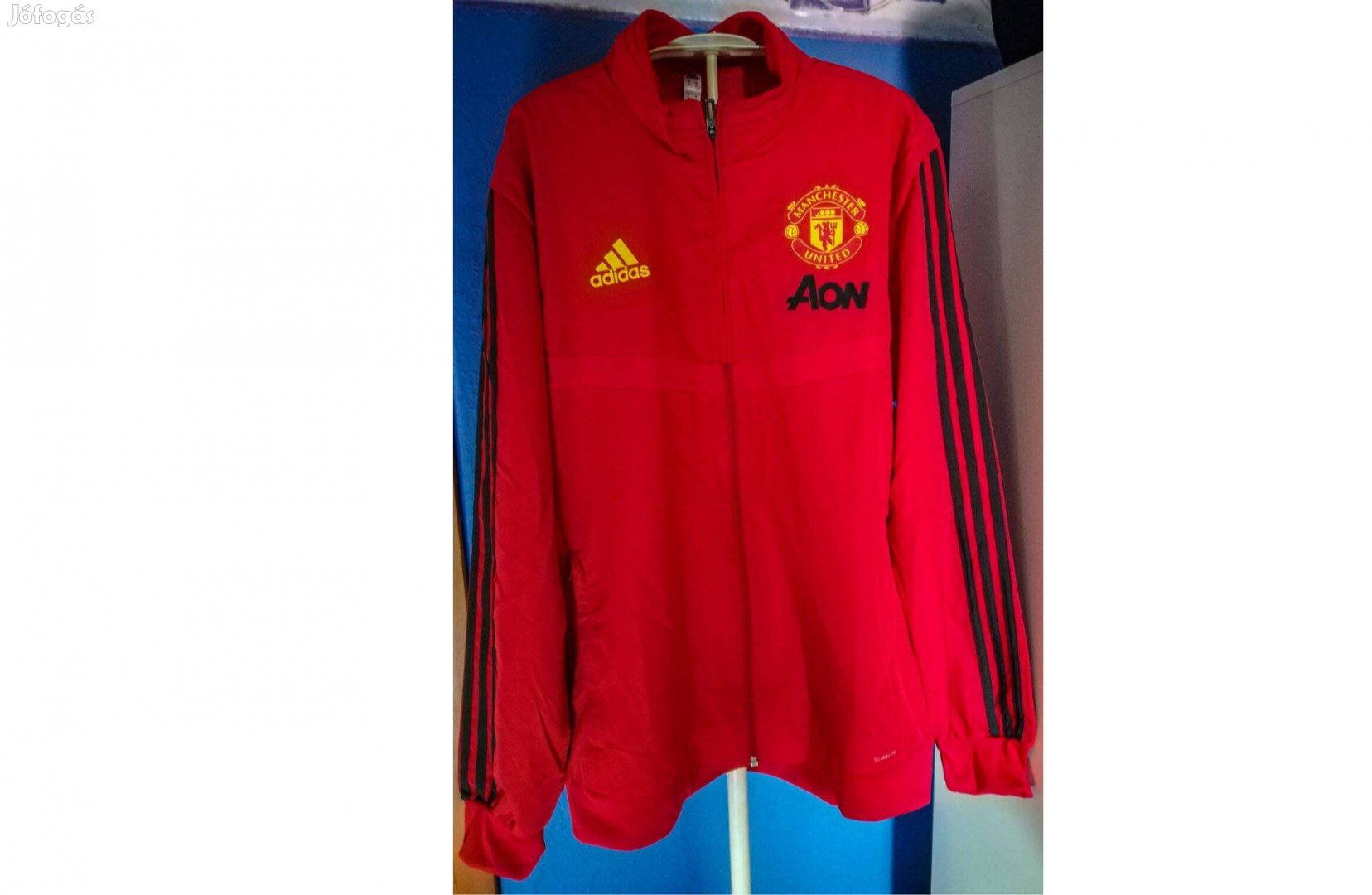 Manchester United eredeti adidas piros cipzáras felső (M, L)