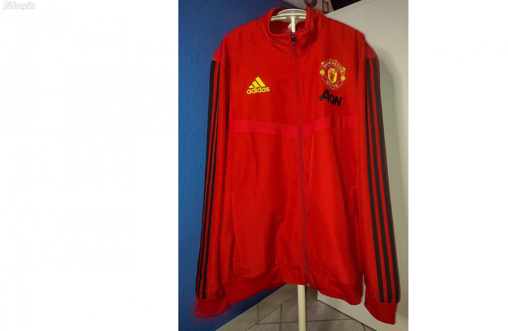 Manchester United eredeti adidas piros cipzáras felső (M-es)