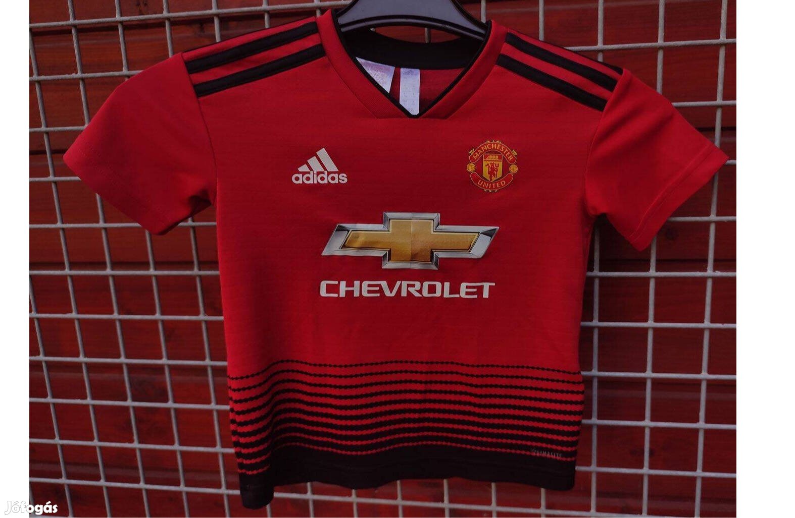 Manchester United eredeti adidas piros fekete gyerek mez (110)