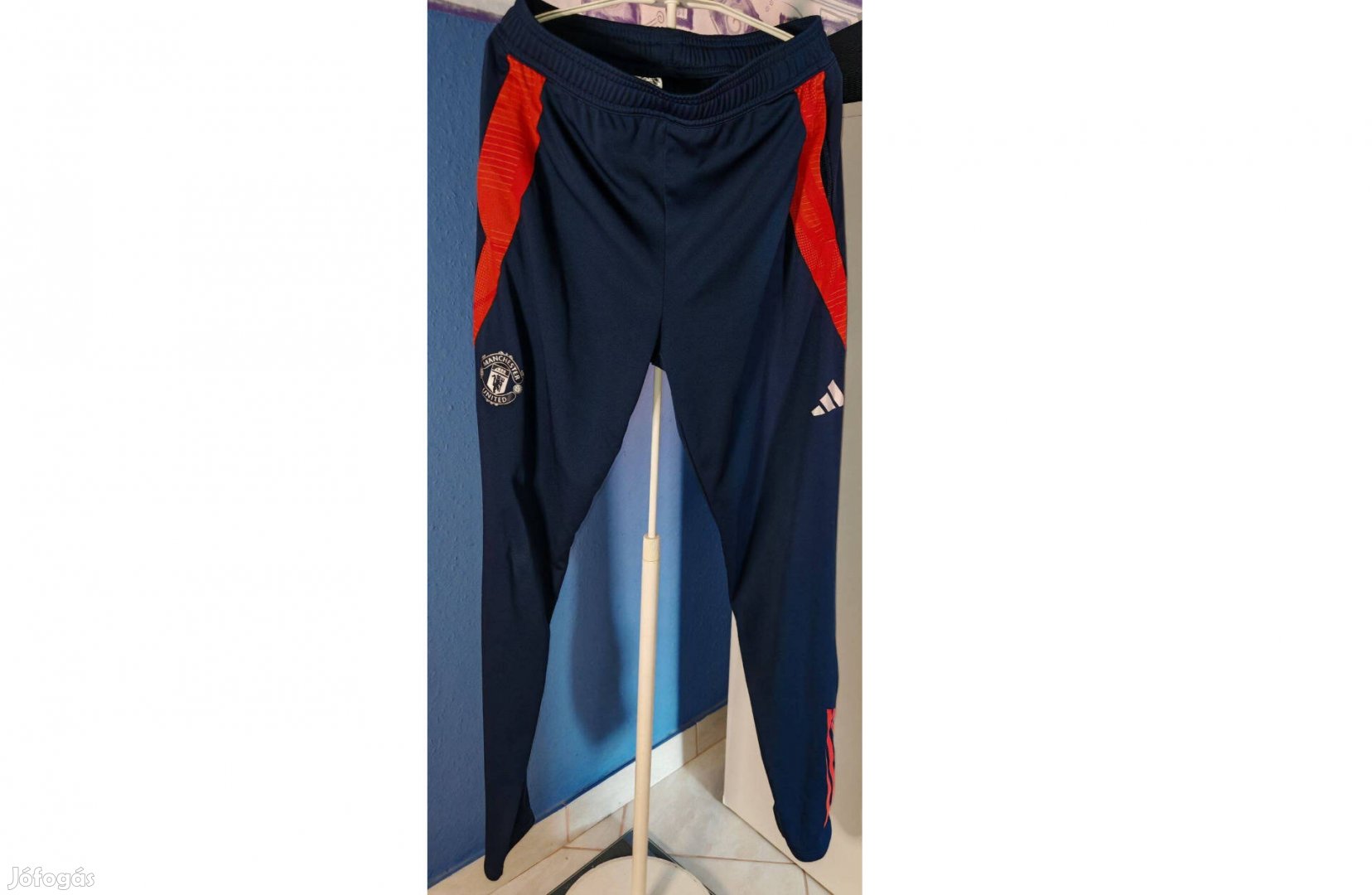 Manchester United eredeti adidas sötétkék hosszú nadrág XL,