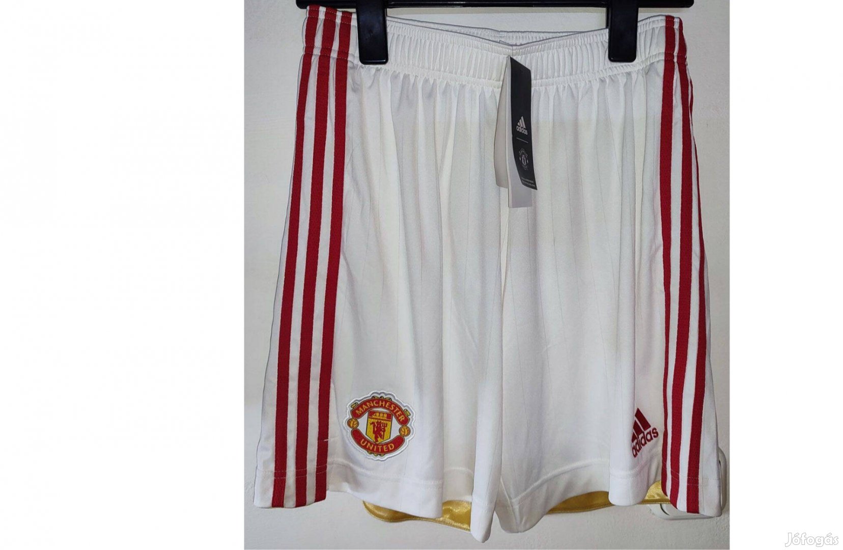 Manchester United fehér piros arany eredeti adidas rövid nadrág (M)