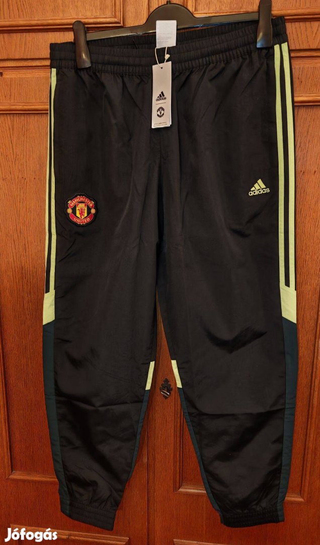 Manchester United fekete zöld eredeti adidas hosszú nadrág