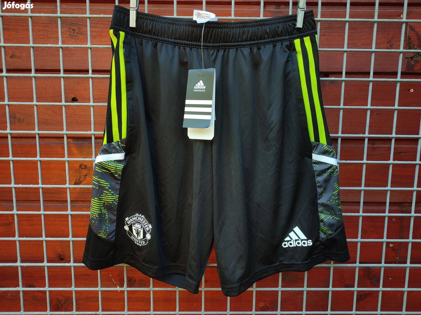 Manchester United fekete zöld eredeti adidas rövid nadrág (M)