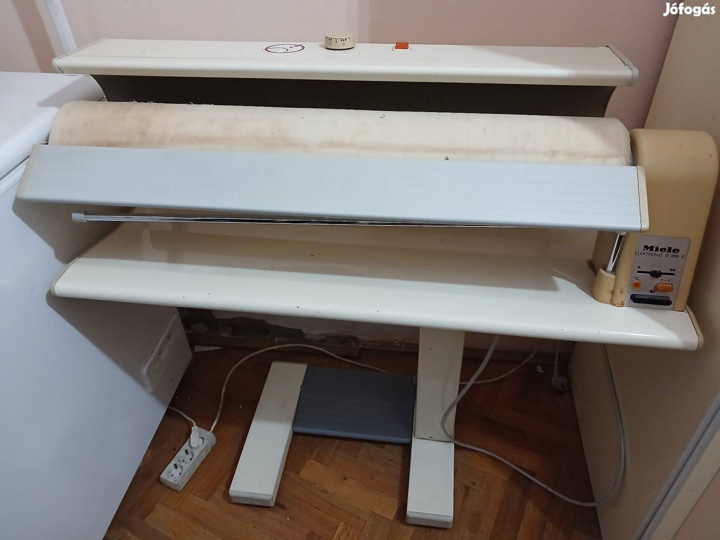 Mángorló Miele B866D