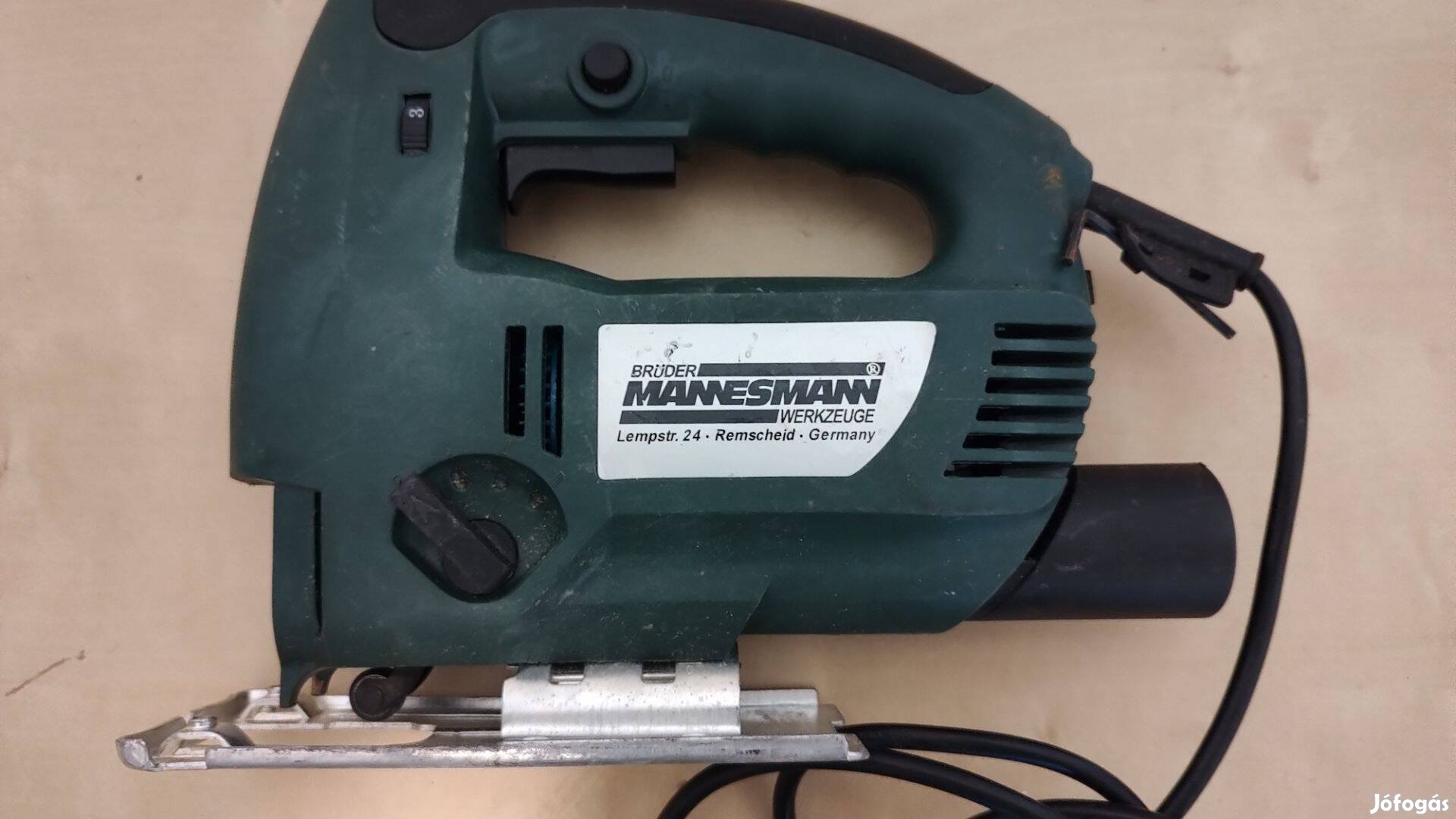 Mannesmann 800Watt dekopírfűrész lézeres irányzékkal