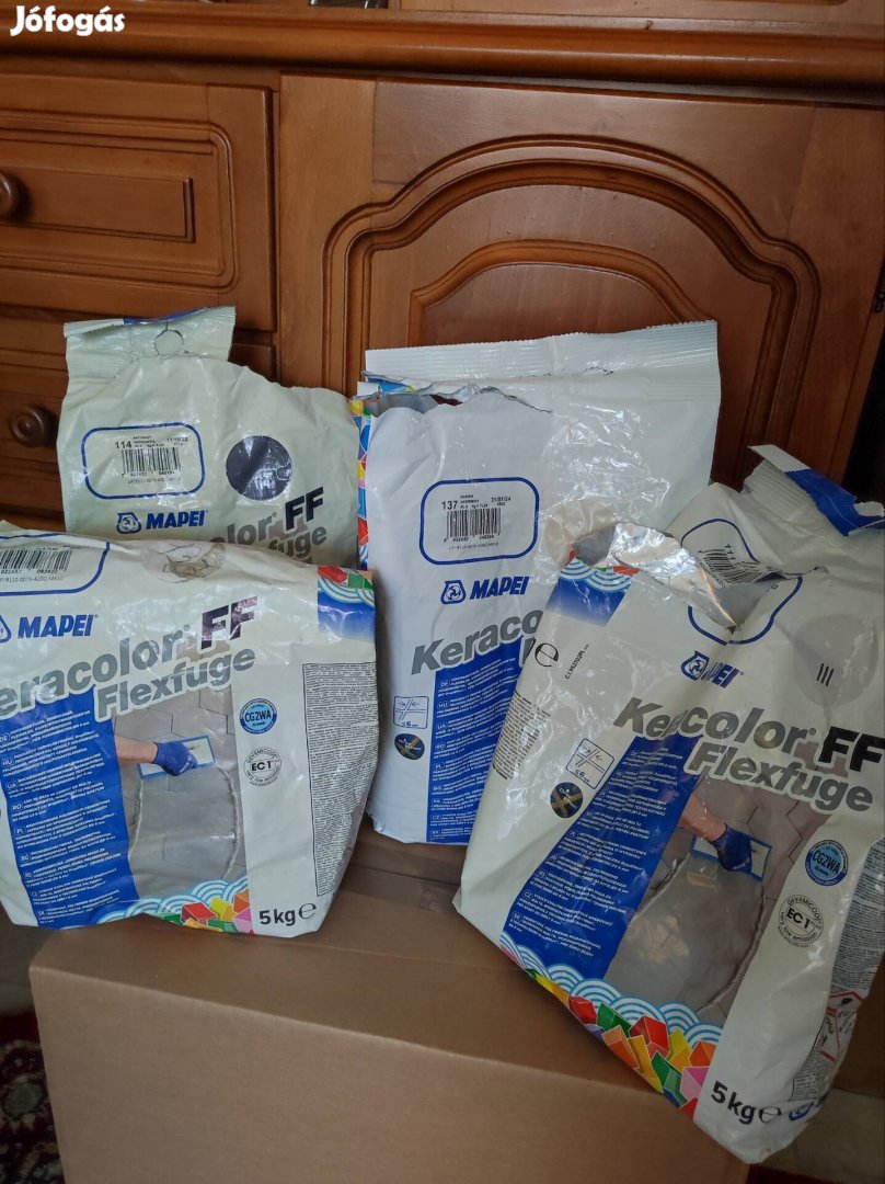 Mapei FF Flexfuge fugázóanyag.