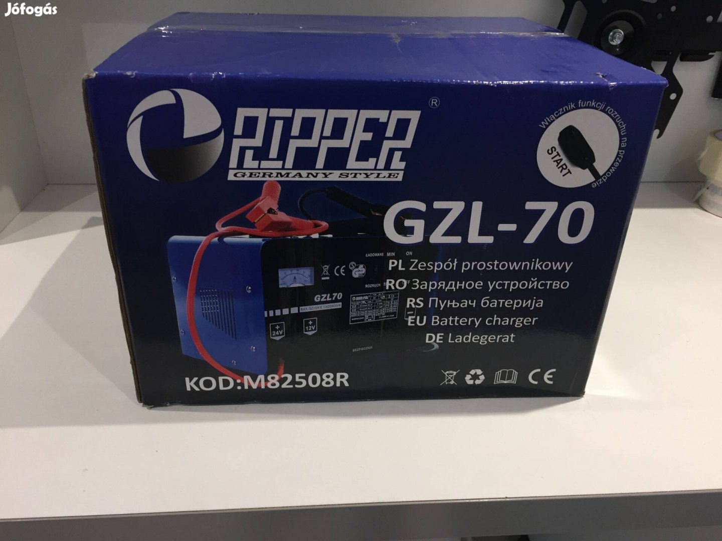 Mar-Pol M82508 Univerzális autós töltő 12/24V Gzl-70