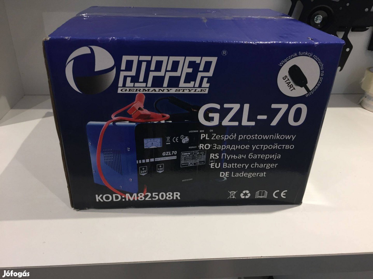 Mar-Pol M82508 Univerzális autós töltő 12/24V Gzl-70