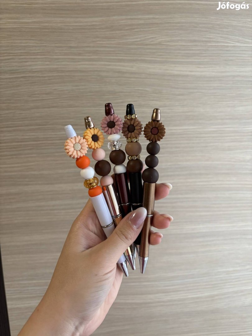 Margaréta virágos egyedi toll