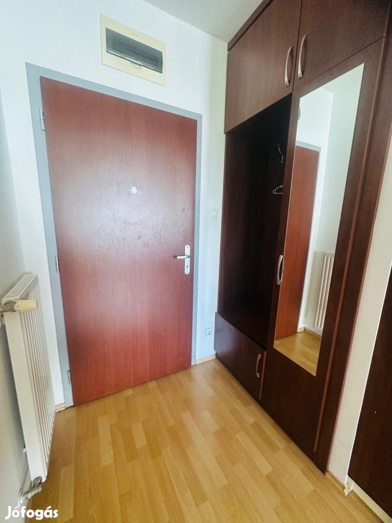 Marina-parton 2 szobás, nagy erkélyes lakás eladó
