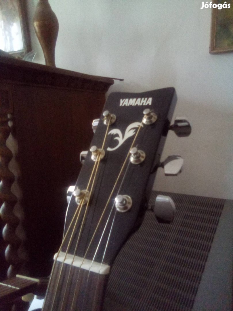 Márkás indonéz autentikus gitár tokkal!!