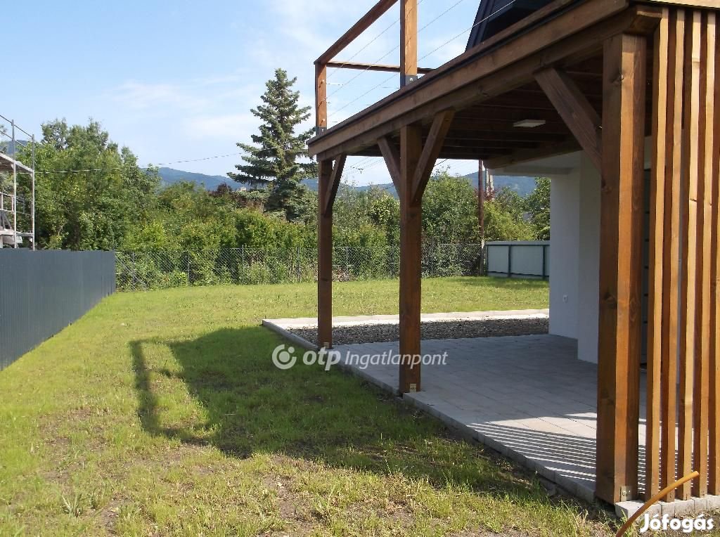 Markazi eladó 54 nm-es ház