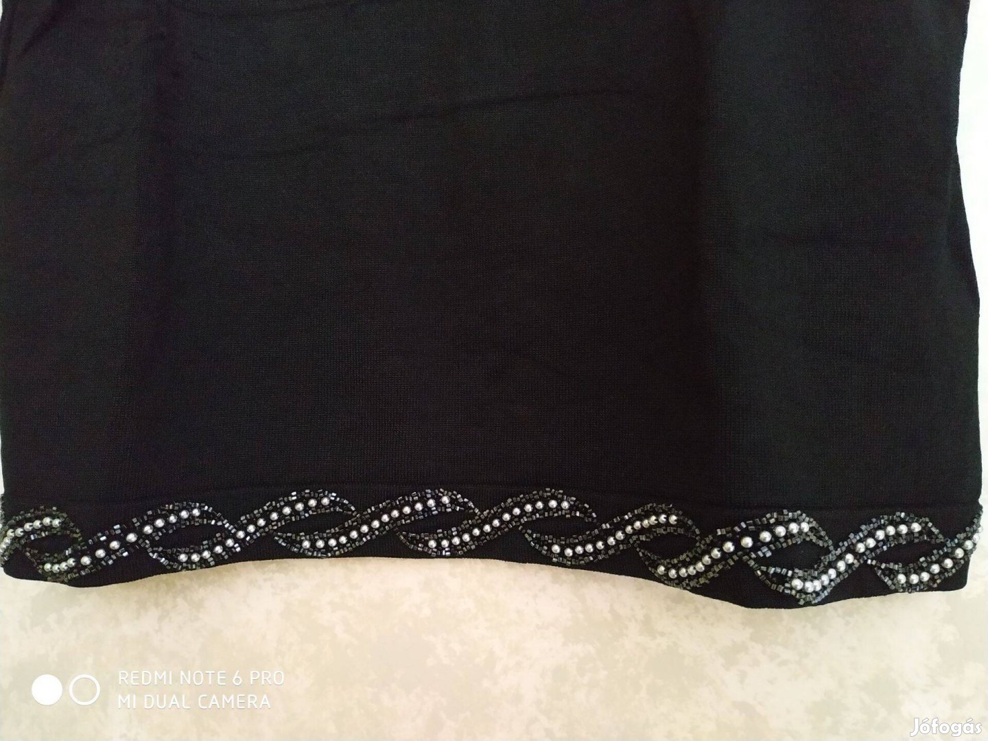 Marks Spencer gyöngyökkel díszített fekete ujjatlan felső