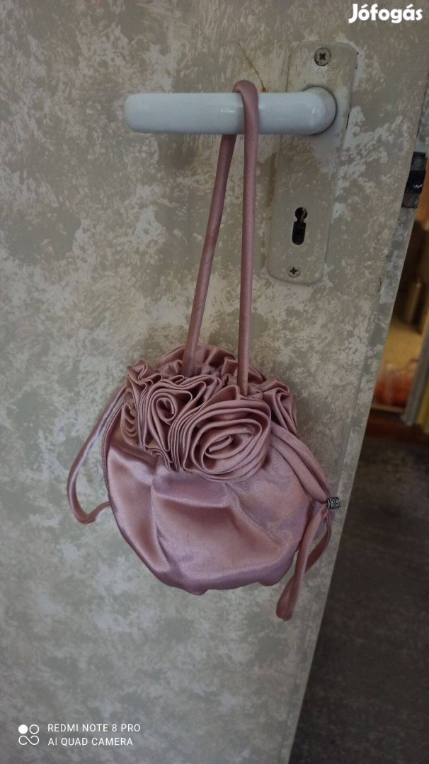 Marks & Spencer púder rózsaszín selyem szatén rózsás alkalmi táska