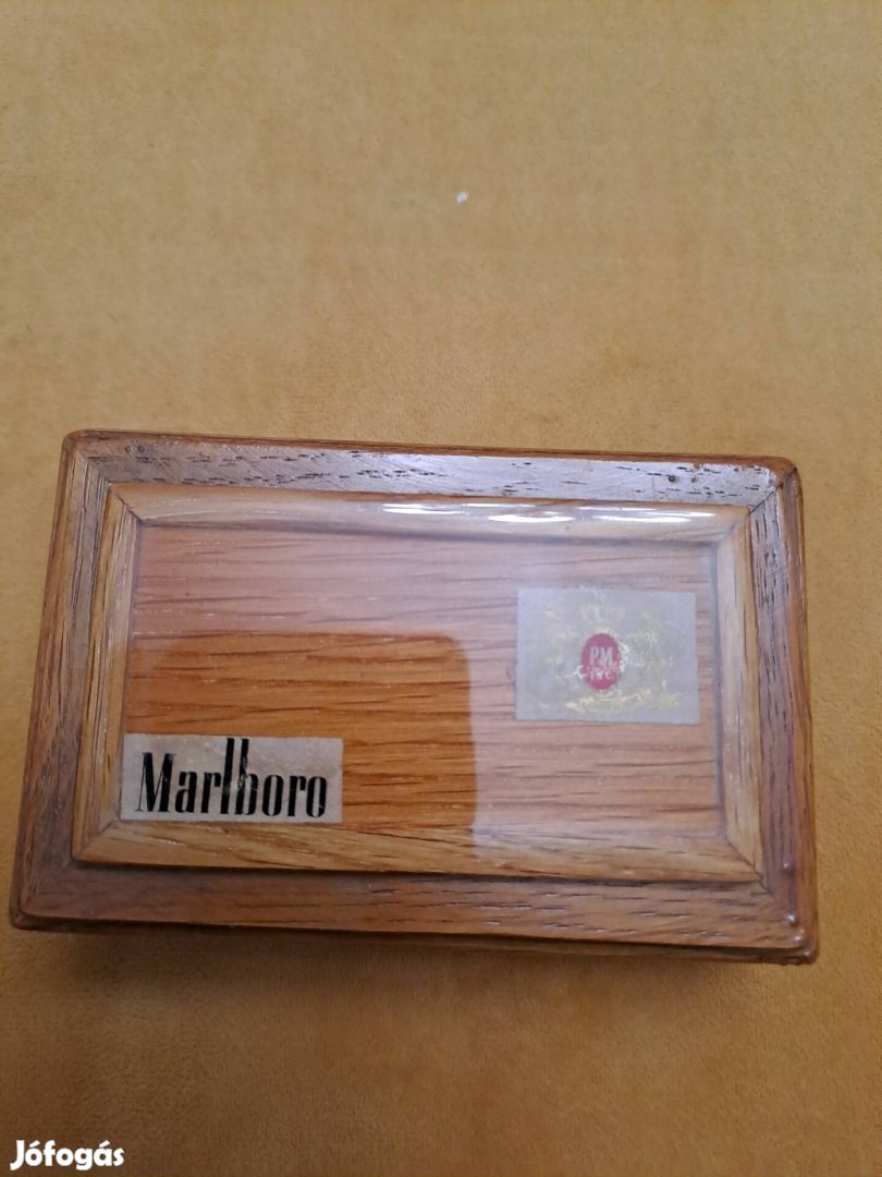 Marlboro cigarettatartó doboz