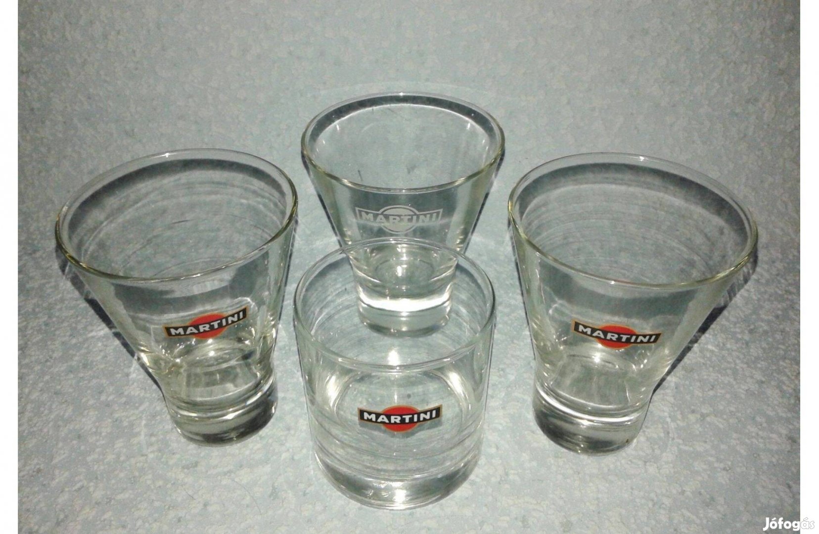 Martini feliratú üveg poharak gyűjteményből