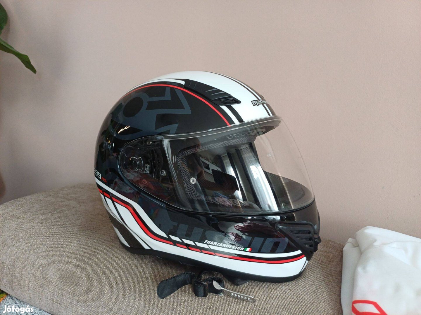 Marushin 999RS üvegszálas, tesztgyőztes bukósisak