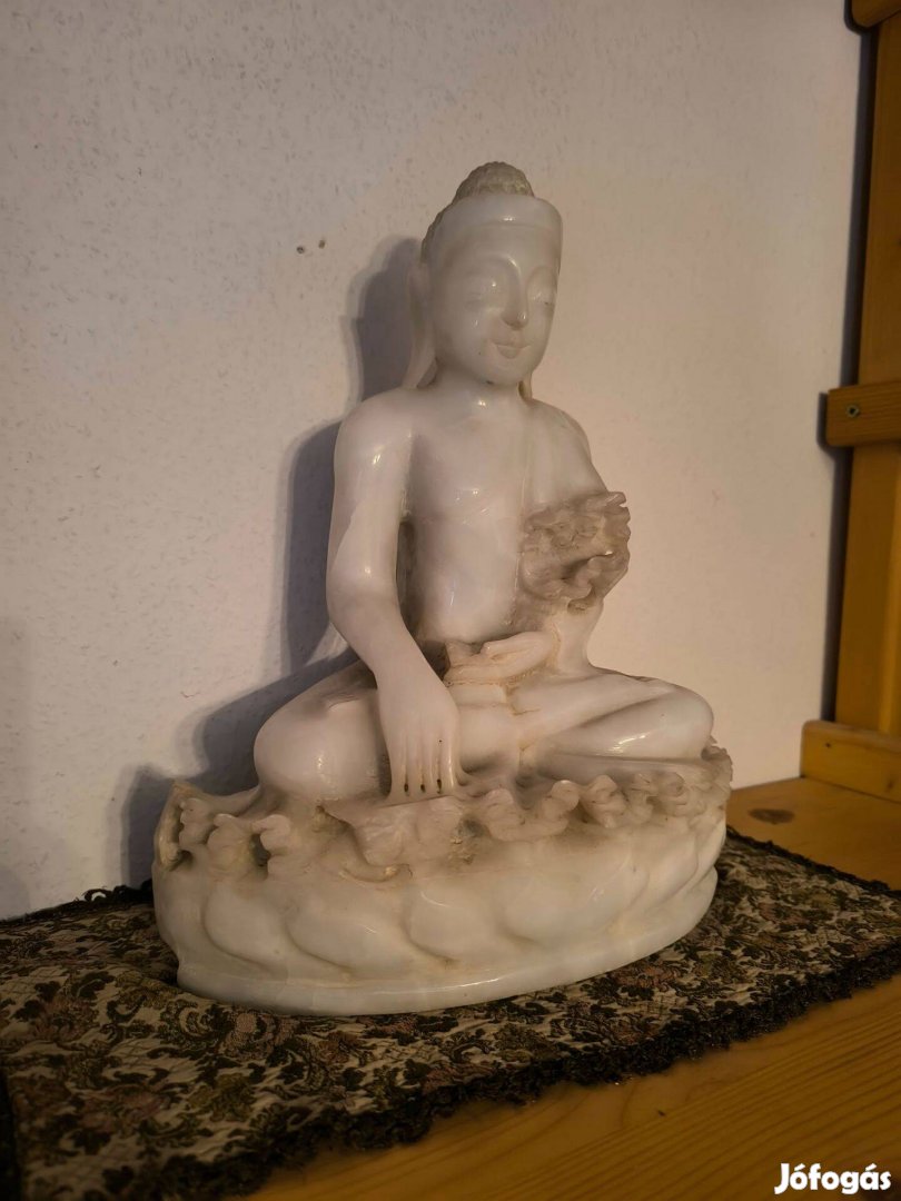 Márvány Buddha szobor