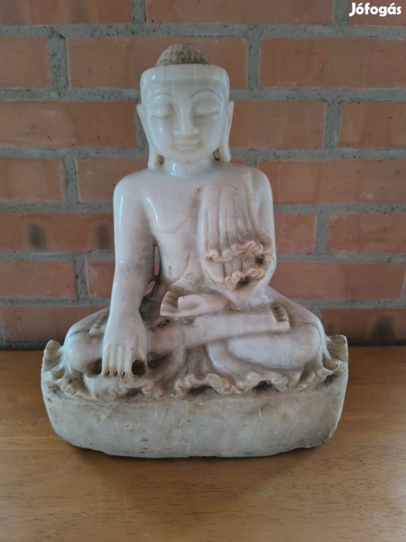 Márvány Buddha szobor